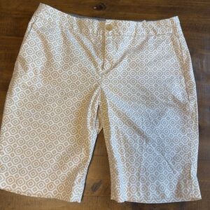 Banana republic Hampton fit women’s shorts beige tan white size 2 nwot